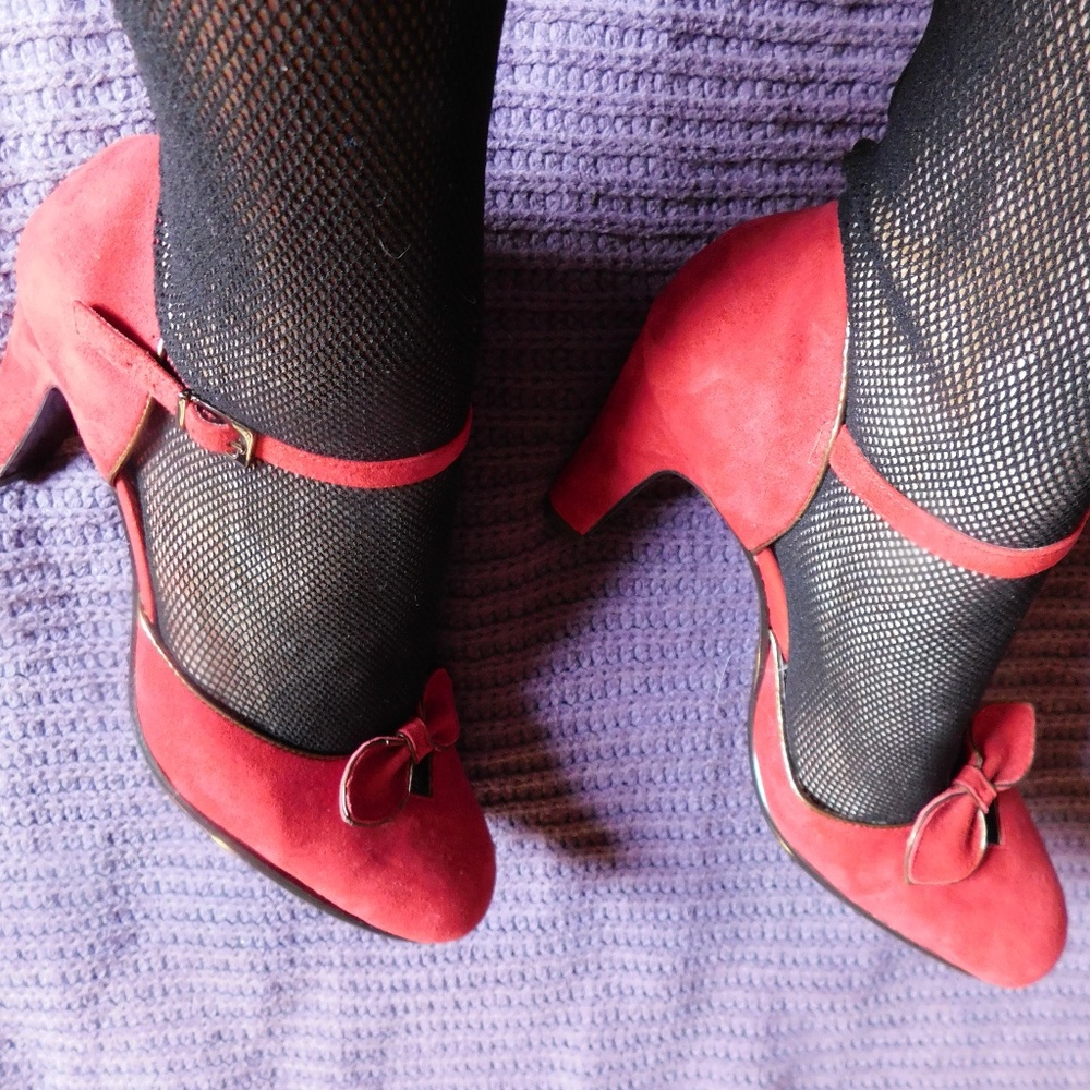 Never Worn Vintage Styled Bow Heels